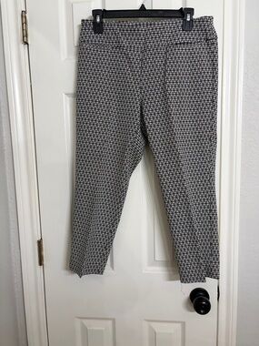 Alfani Black and White Patterned Capris
